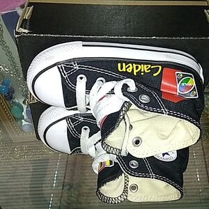 Kids sz 6 converse hightop sneakers
